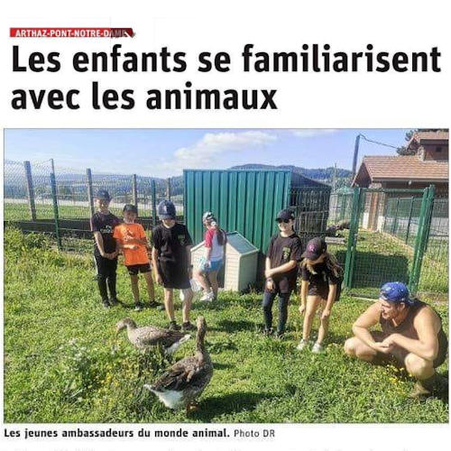 Le Dauphiné-Libéré : Les enfants se familiarisent avec les animaux